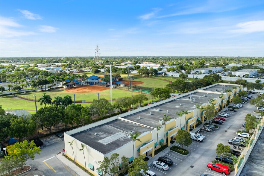 1747-1781 Banks Rd, Margate, FL for rent - Building Photo - Image 3 of 6