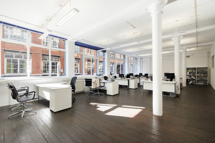 22-38 Shepherdess Walk, London to rent - Interior Photo - Image 2 of 18