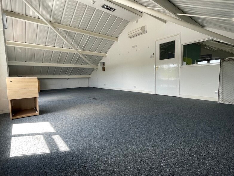 54 Larkshall Rd, London to rent - Interior Photo - Image 3 of 11