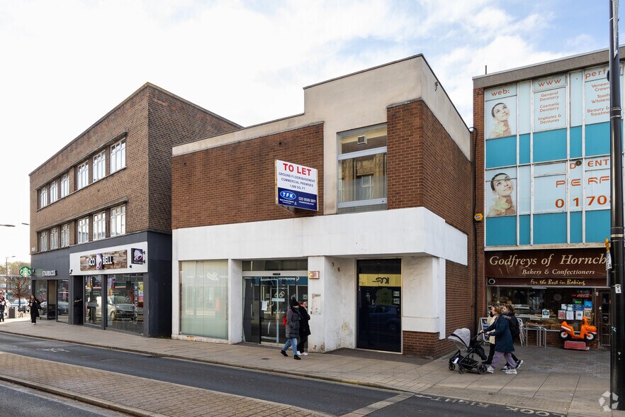 136 High St, Hornchurch to rent - Primary Photo - Image 1 of 2