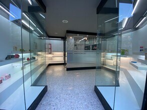 Retail in Santa Margarida de Montbui, Barcelona to rent Interior Photo- Image 1 of 10