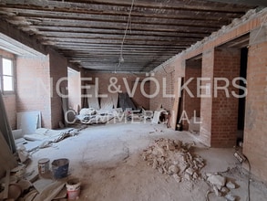 Retail in Madrid, Madrid to rent Interior Photo- Image 2 of 2
