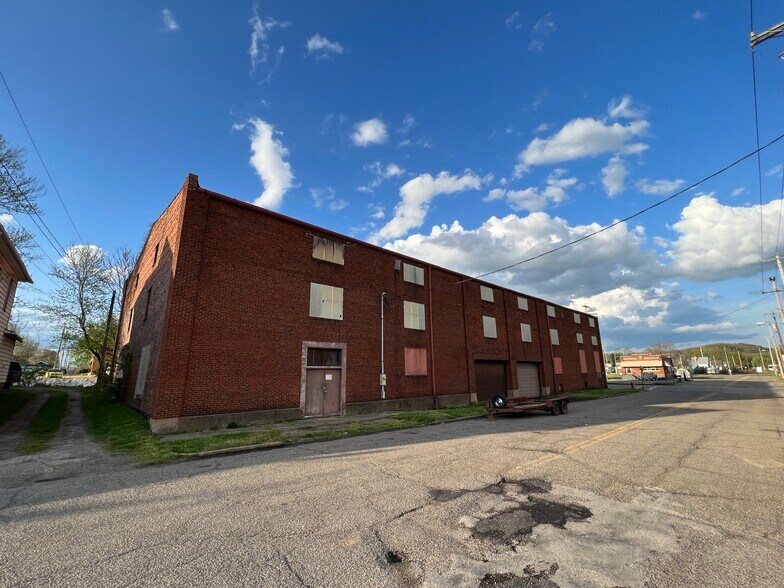 310 N Main St, Uhrichsville, OH 44683 UK