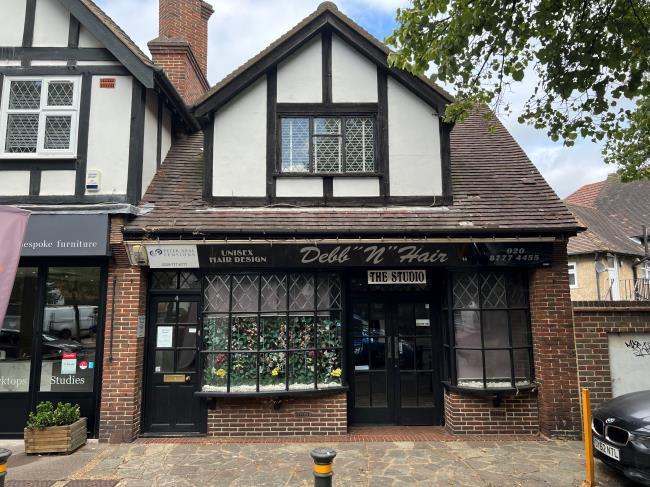 4 Ravenswood Crescent, West Wickham for sale Primary Photo- Image 1 of 1