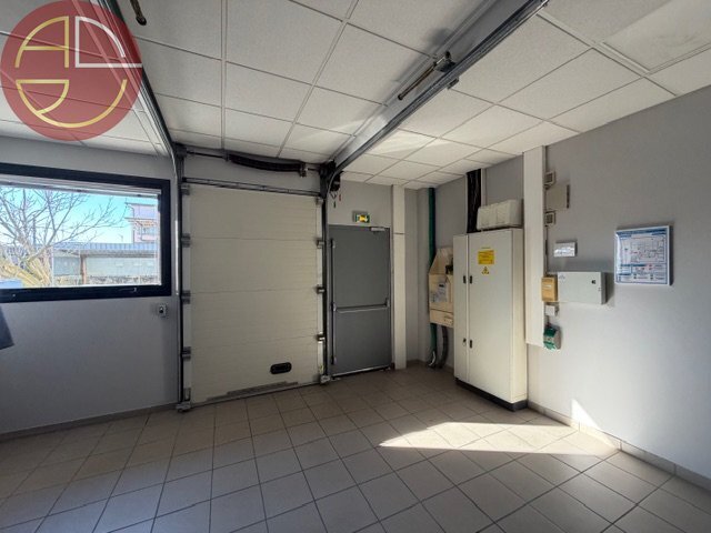 Industrial in Toulouse to rent - Interior Photo - Image 3 of 8