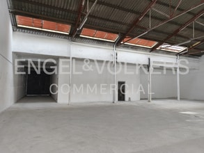 Retail in Madrid, Madrid to rent Interior Photo- Image 2 of 5