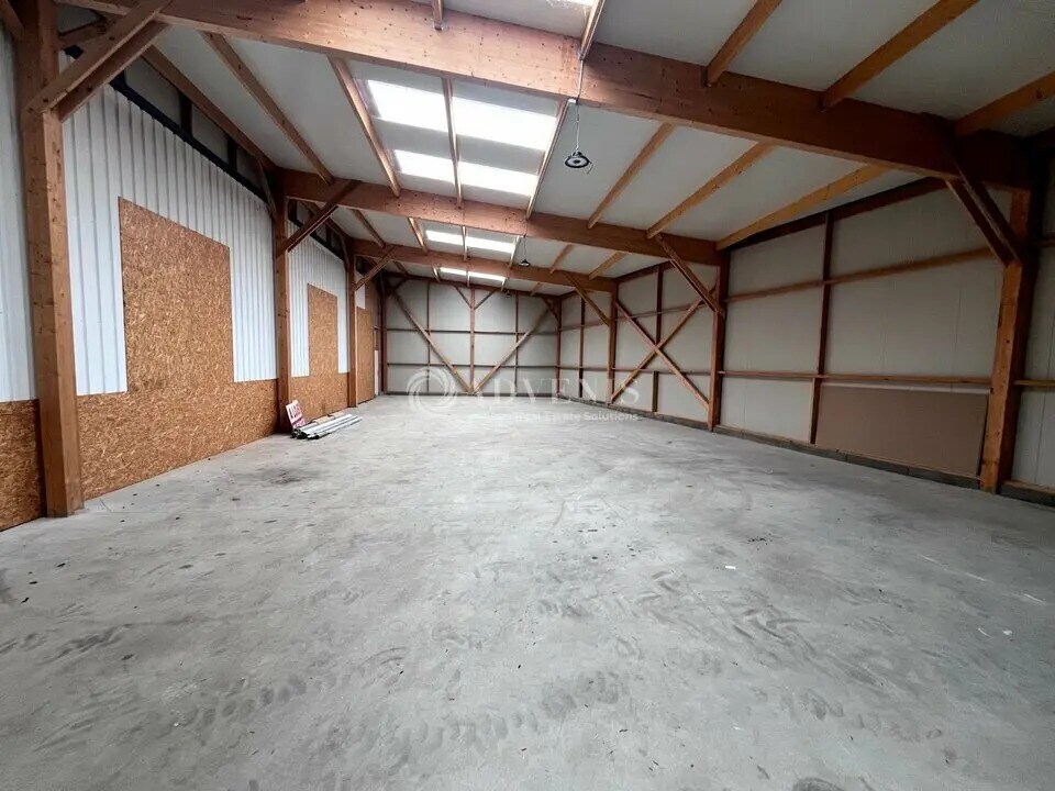 Location Local d'activités 375 m² - Photo 1