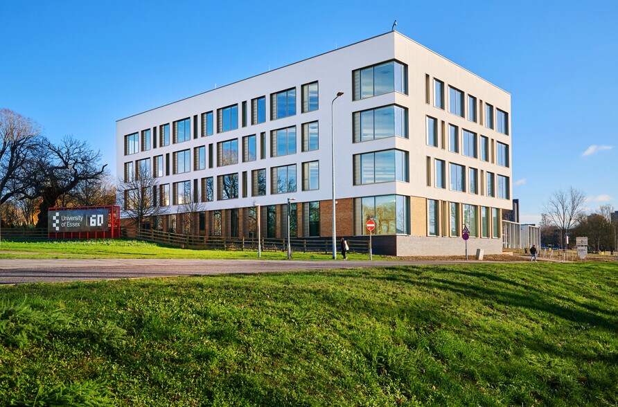 Nesfield Rd, Colchester to rent - Building Photo - Image 3 of 14