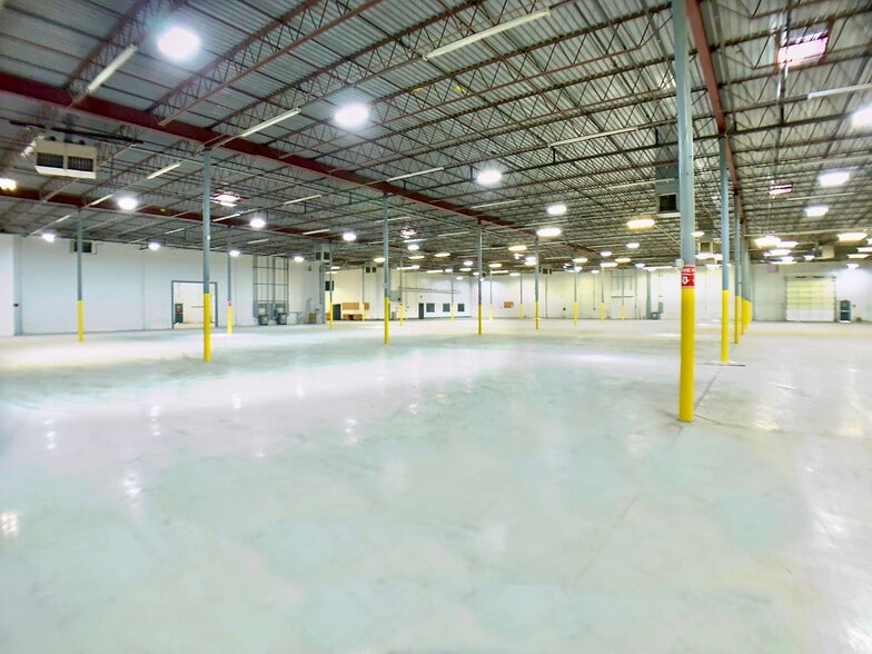 12770 E 38th Ave, Denver, CO to rent - Interior Photo - Image 3 of 5