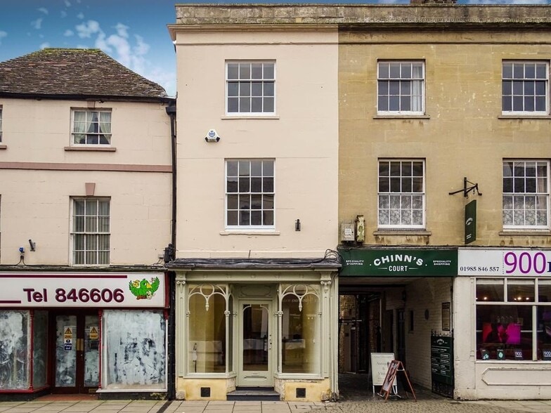 20 Market Place, Warminster to rent - Building Photo - Image 1 of 6