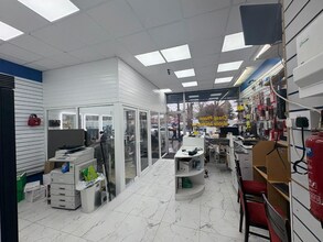 59 The Broadway, Greenford to rent Interior Photo- Image 2 of 4