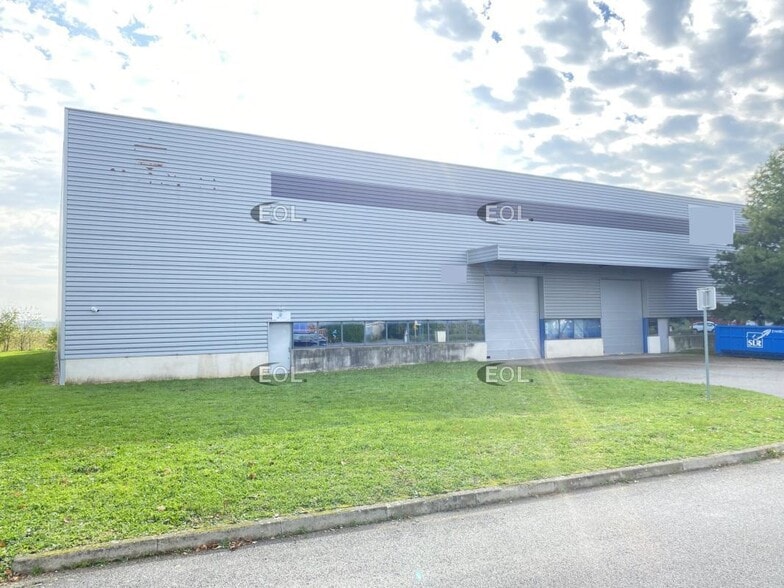 Industrial in Genas to rent - Building Photo - Image 2 of 8