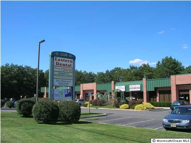 1228 Route 37 W, Toms River, NJ for rent - Primary Photo - Image 1 of 3