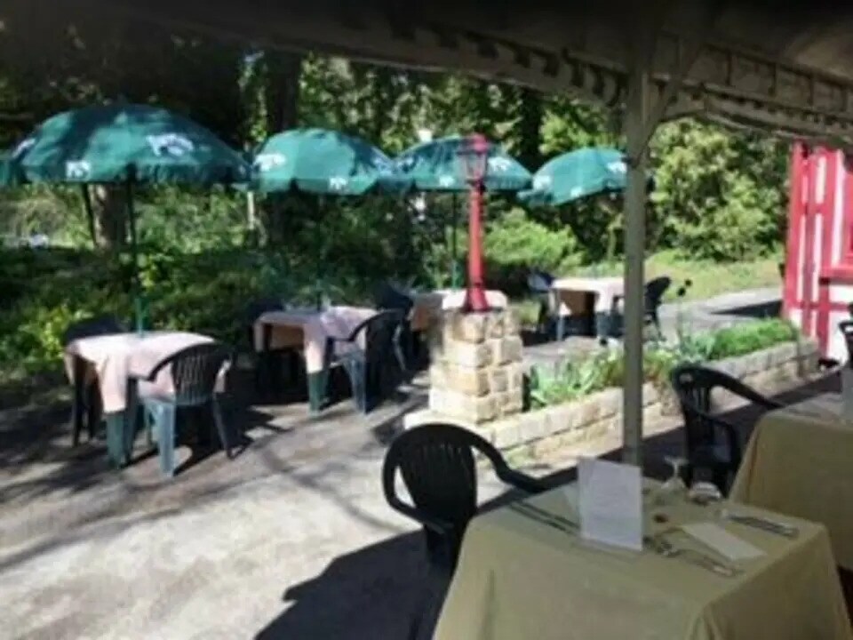 Retail in Compiègne for sale Building Photo- Image 1 of 9