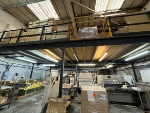 Colville Rd, London to rent Interior Photo- Image 2 of 3