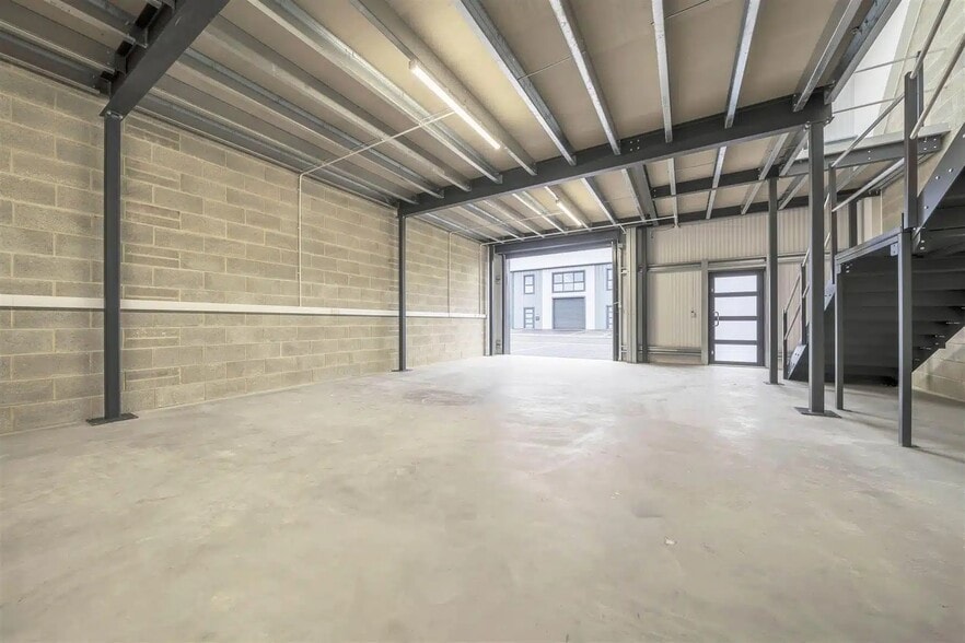 Spitfire Way, Ramsgate to rent - Interior Photo - Image 3 of 5