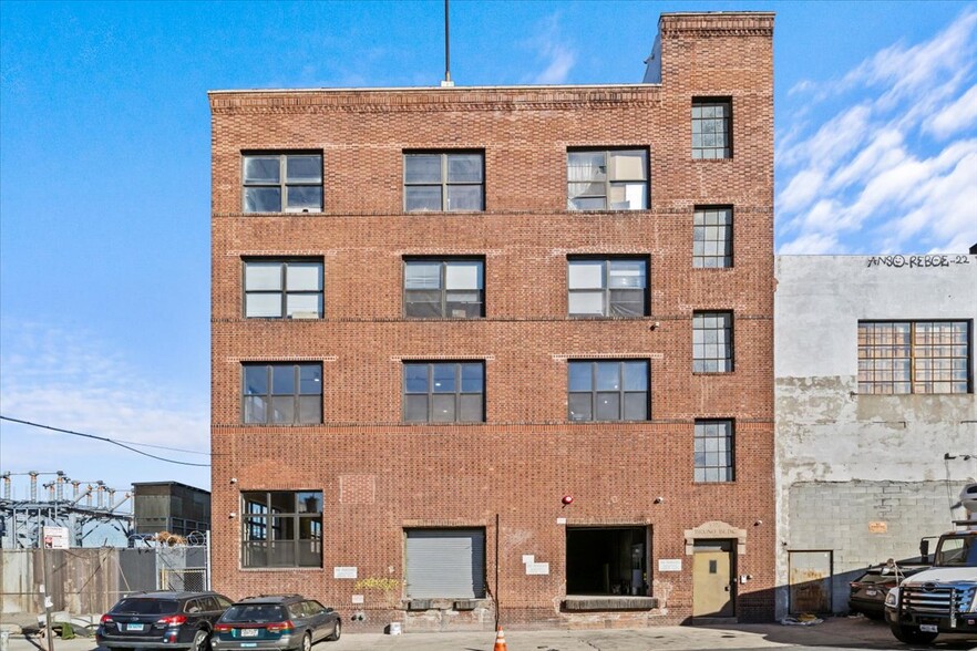 129 26th St, Brooklyn, NY for rent - Building Photo - Image 2 of 4