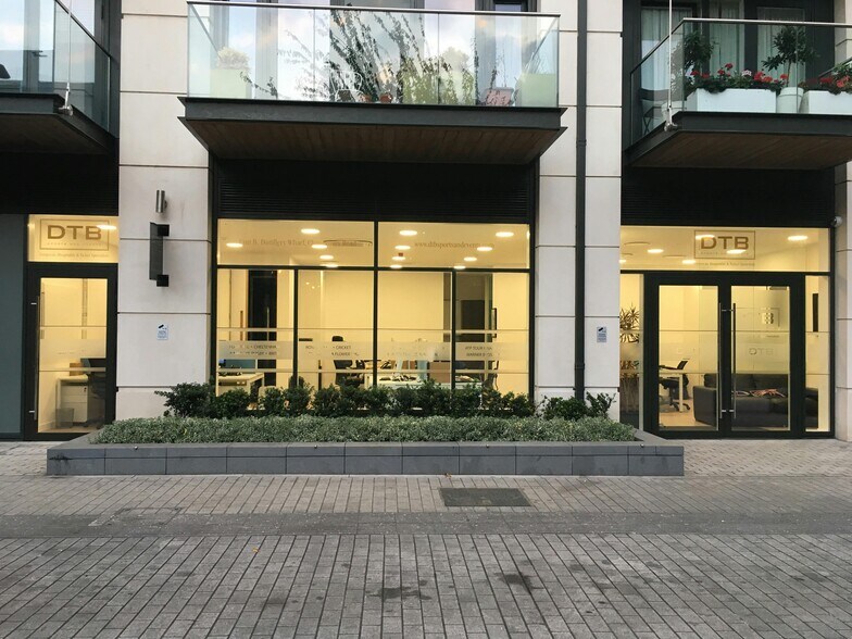 Regatta Ln, London to rent - Building Photo - Image 3 of 13