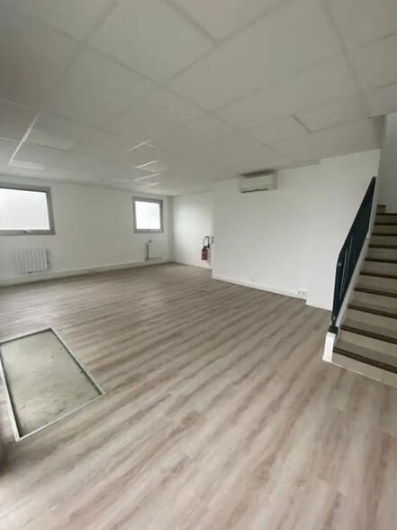 Retail in Arcueil for sale - Interior Photo - Image 2 of 5