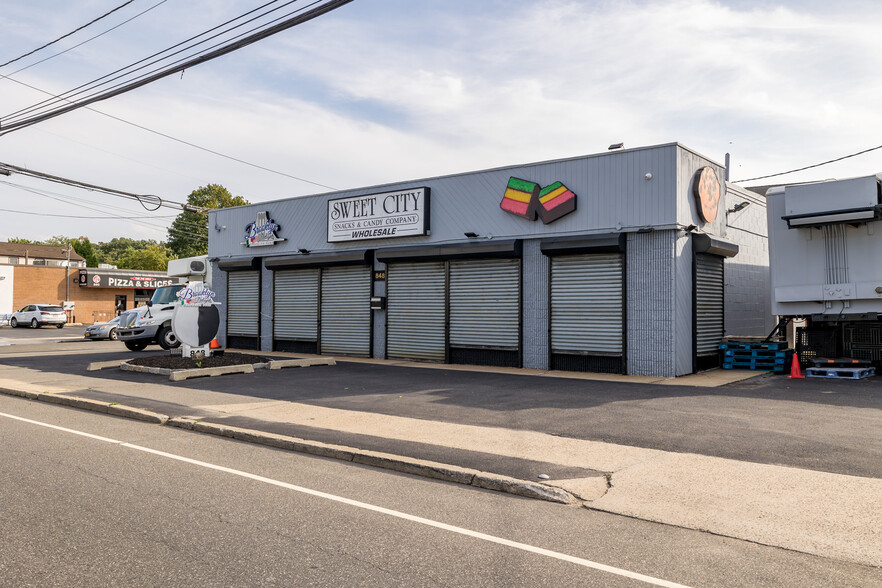 848 Main St, Farmingdale, NY for sale - Building Photo - Image 2 of 9