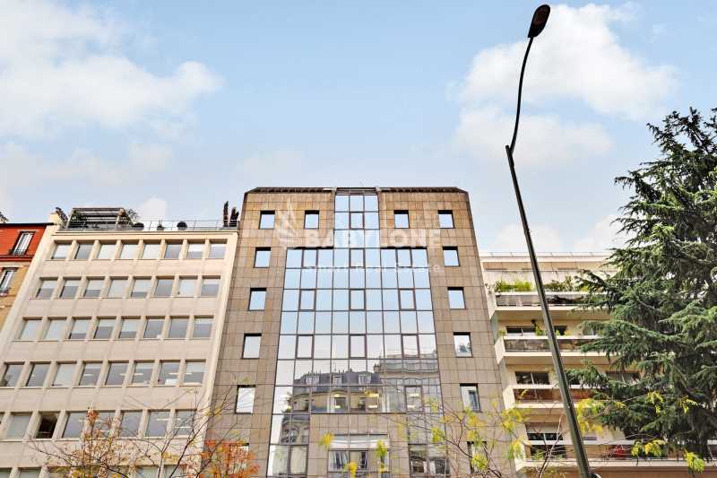 Office in Levallois-Perret to rent - Building Photo - Image 2 of 11