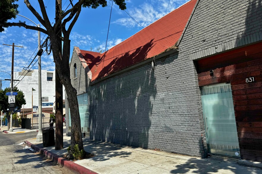 831 Venice Blvd, Los Angeles, CA for rent - Building Photo - Image 2 of 19