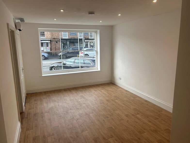 10 Pavement, Pocklington to rent - Building Photo - Image 2 of 9