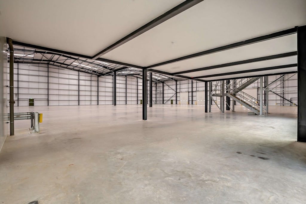 Tower Rd, Stone to rent Interior Photo- Image 1 of 8