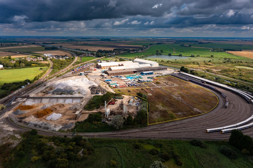 Adelaide Park, Road and Rail Distribution Cen, Ely for rent - Aerial - Image 2 of 4