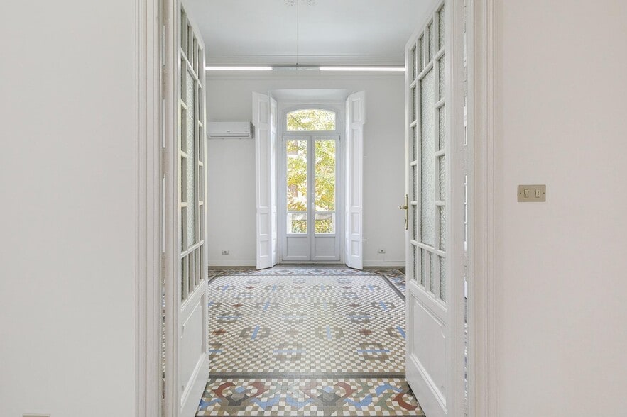 Calle Gran Vía de Colón, 29, Granada, Granada for sale - Building Photo - Image 3 of 32