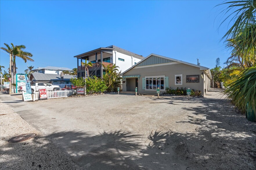 413 Pine Ave, Anna Maria, FL for sale - Building Photo - Image 2 of 24