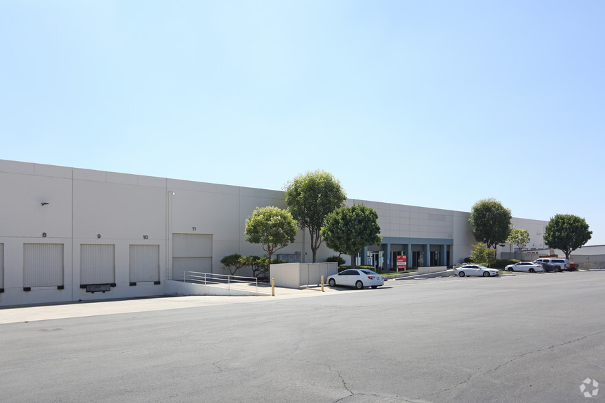 1030-1050 E Valencia Dr, Fullerton, CA for rent - Building Photo - Image 1 of 7