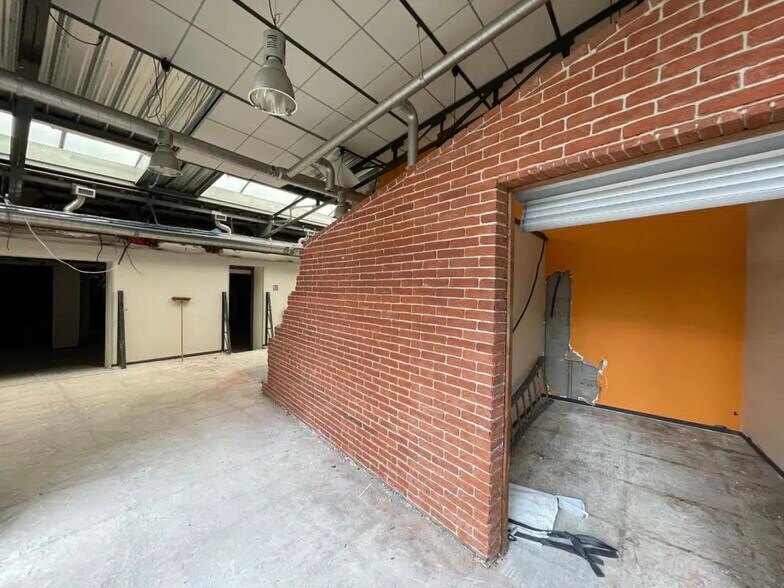 Industrial in Cachan to rent - Interior Photo - Image 3 of 4