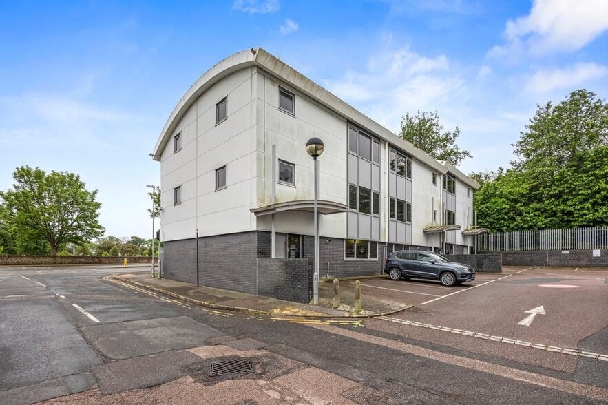 English Clos, Hove for sale - Building Photo - Image 3 of 30