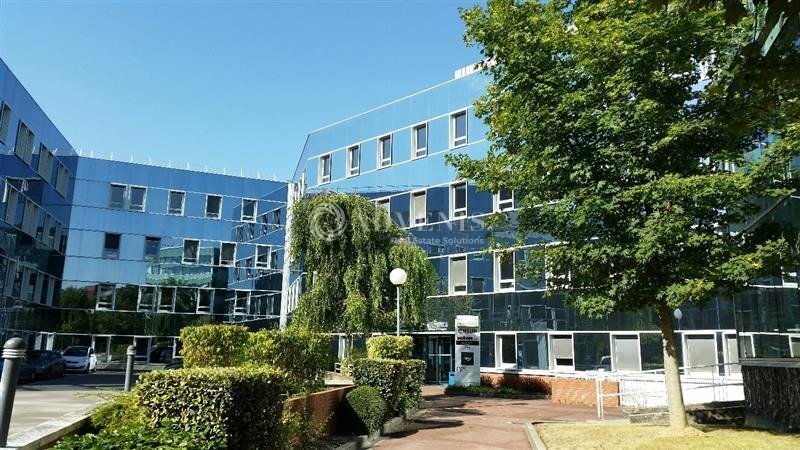 1 Bis Avenue Du 8 Mai 1945, Guyancourt to rent - Building Photo - Image 2 of 5