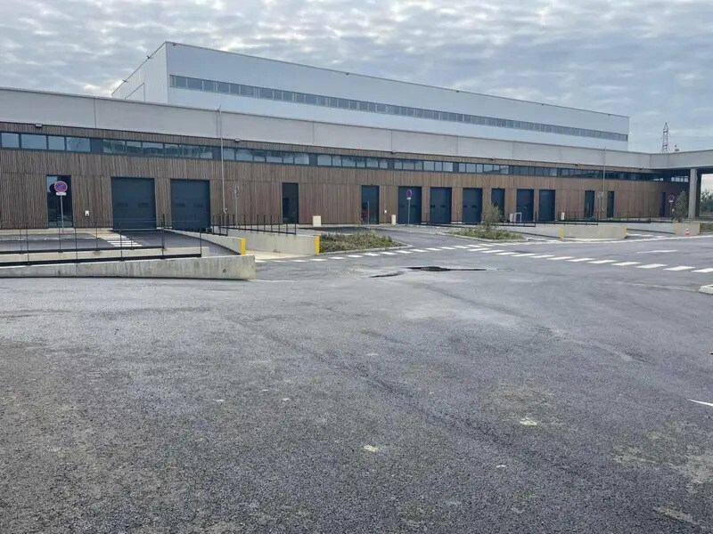 Light Industrial in Tremblay-en-France to rent Building Photo- Image 1 of 6