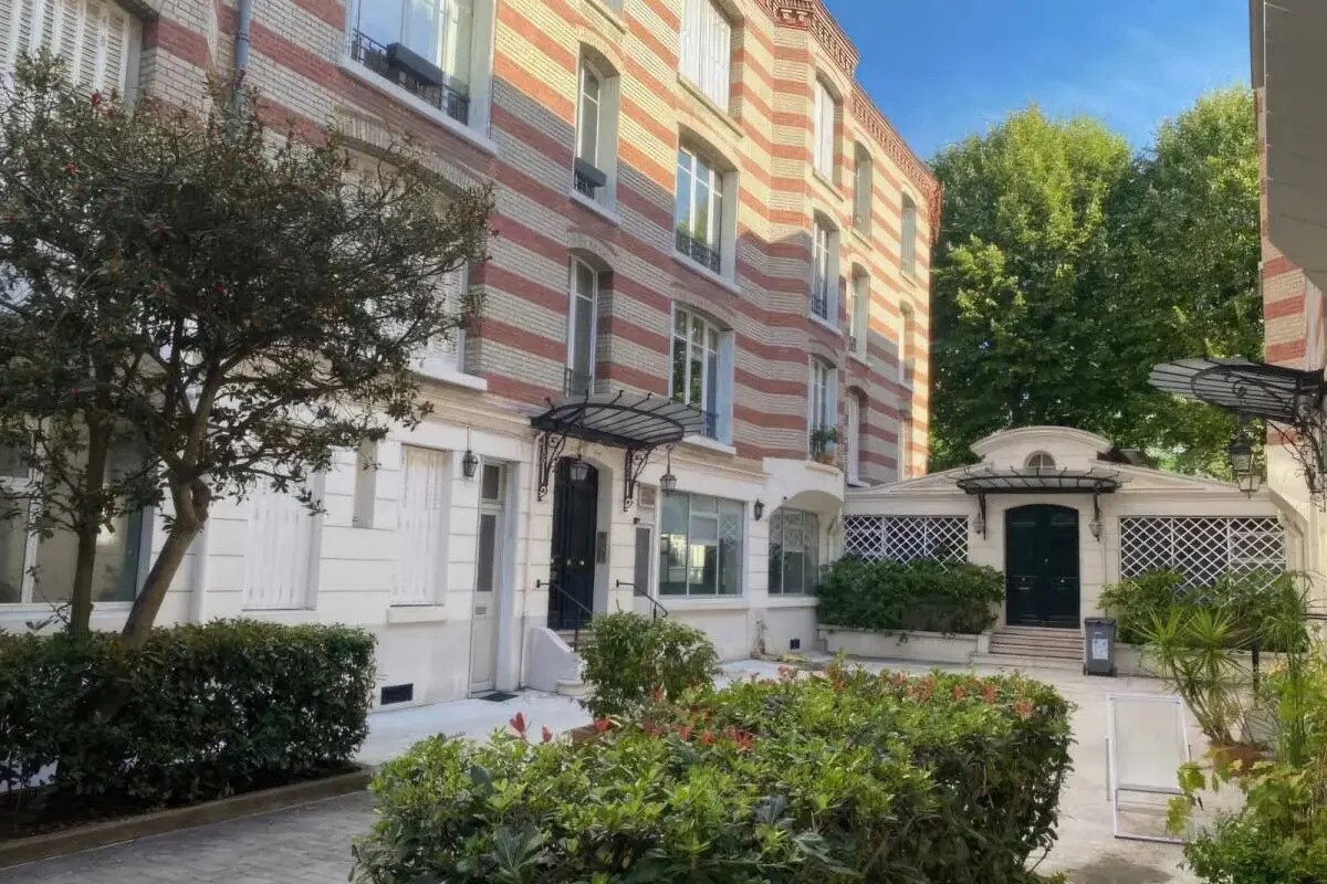 Office in Neuilly-sur-Seine for sale Building Photo- Image 1 of 15