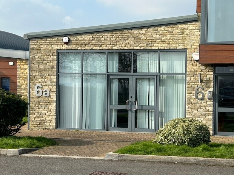 Callow Hill, Brinkworth to rent - Building Photo - Image 2 of 6