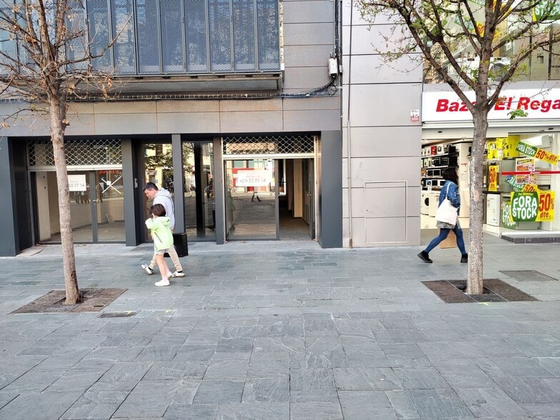 Plaça Lluis Perpinya, 6, Granollers, Barcelona to rent - Building Photo - Image 2 of 3