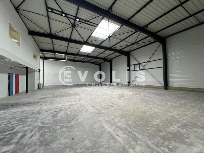 Light Industrial in Vénissieux to rent - Interior Photo - Image 1 of 12