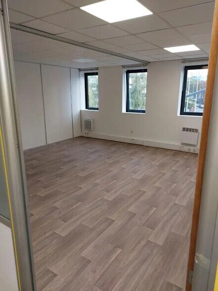 Office in Nanterre to rent - Interior Photo - Image 3 of 8