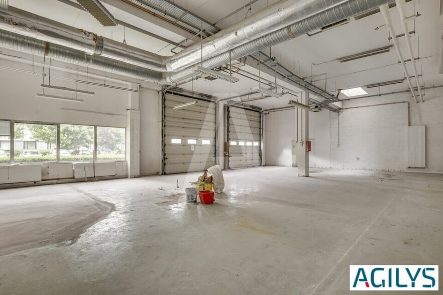 3 Rue Jacques Rueff, Antony to rent - Building Photo - Image 3 of 6