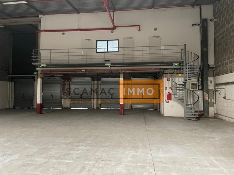 Industrial in Herblay-sur-Seine to rent - Building Photo - Image 2 of 5
