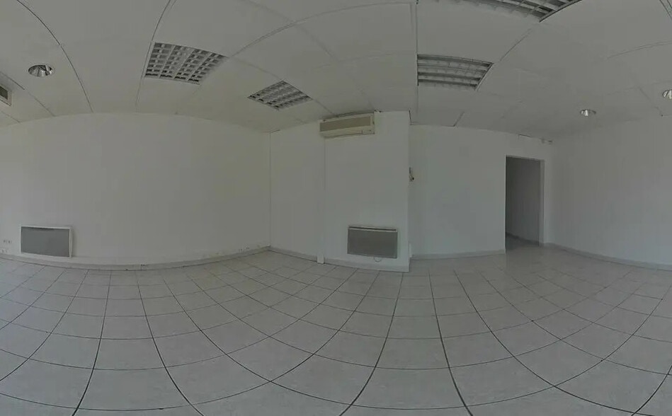 Retail in Montpellier to rent - Building Photo - Image 3 of 3