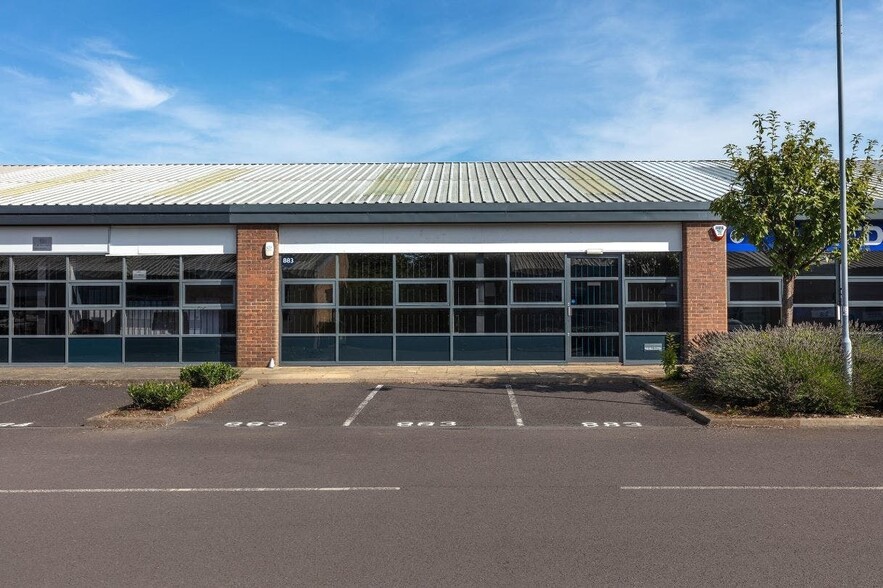 882 Plymouth Rd, Slough to rent - Building Photo - Image 2 of 10