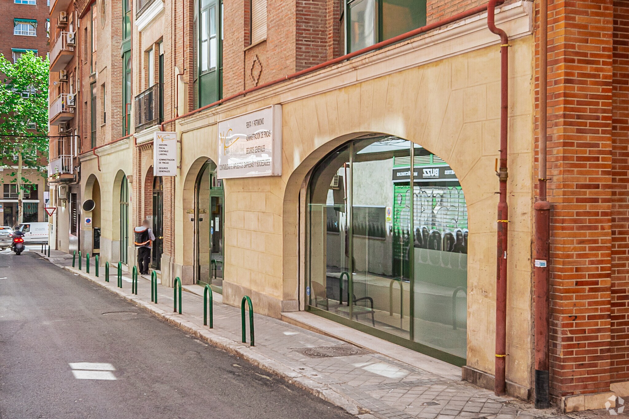 Retail in Madrid, Madrid to rent Primary Photo- Image 1 of 3