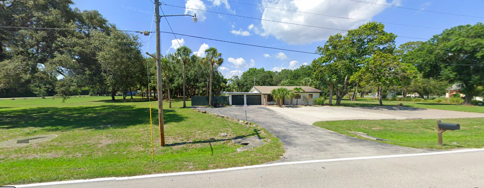 308 Evergreen Rd, North Fort Myers, FL for sale - Primary Photo - Image 1 of 5