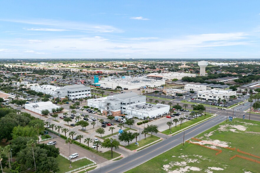 7017 N 10th St, McAllen, TX for rent - Building Photo - Image 3 of 8