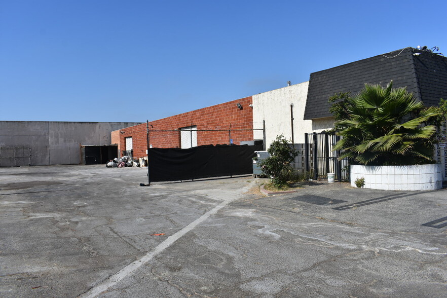 120 W 131st St, Los Angeles, CA for rent - Building Photo - Image 3 of 33