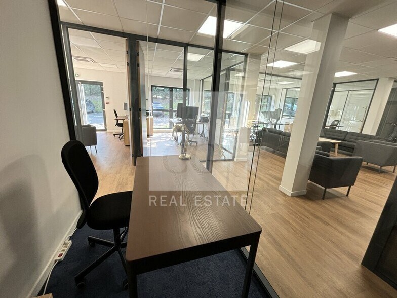 Office in Rillieux-la-Pape to rent - Interior Photo - Image 3 of 11